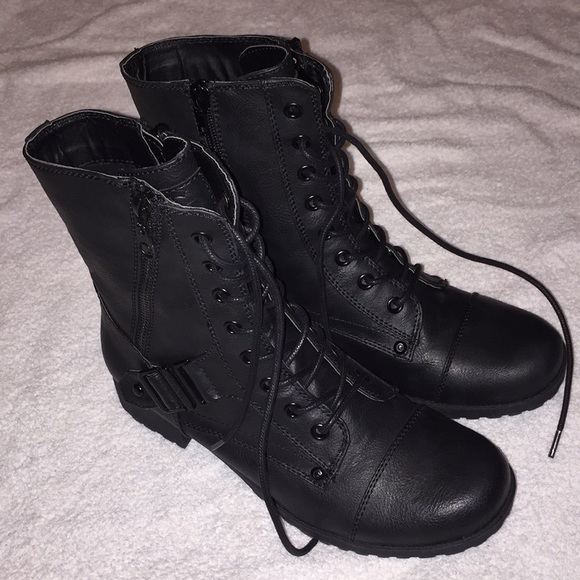 LAST ONE, NWT G by Guess women boots multiple size - Picture 3 of 7